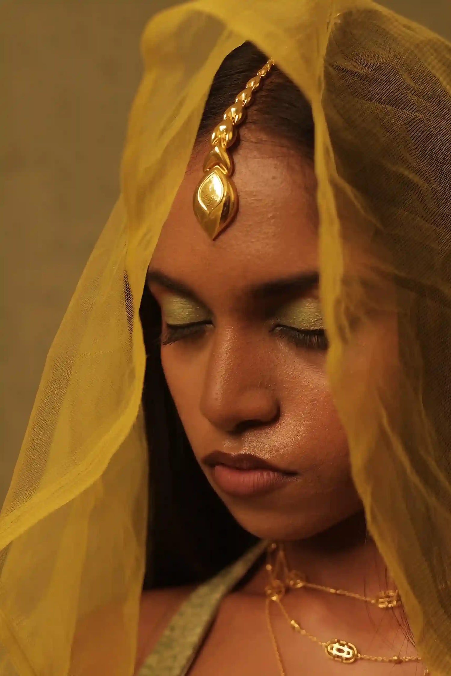 modern head jewellery for women