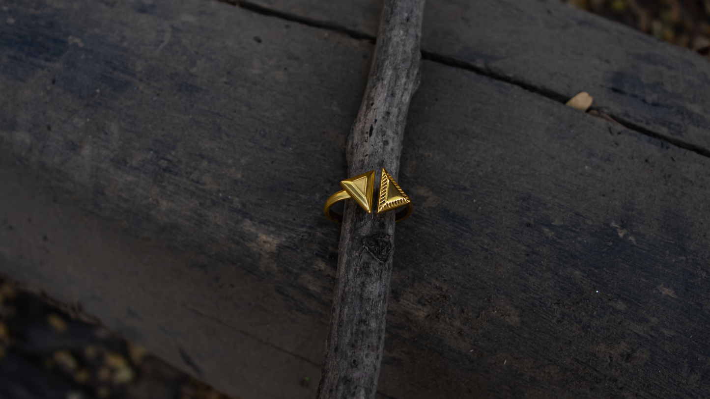Love triangle ring - Gold