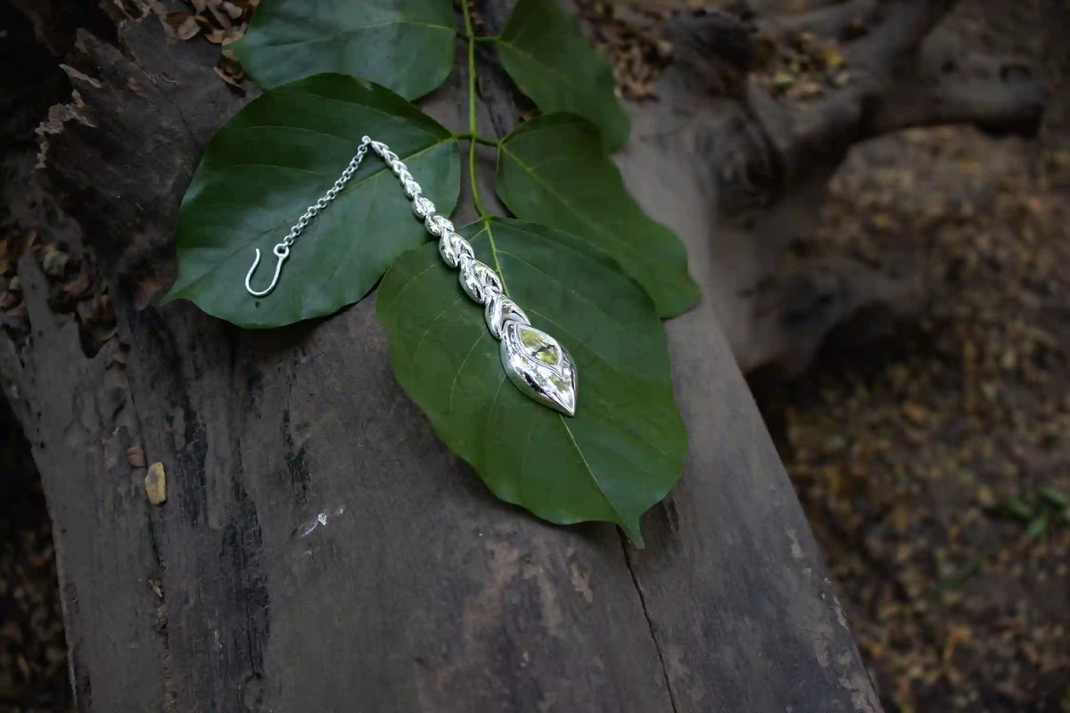 modern head jewellery for women
